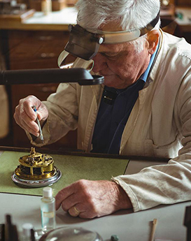 利亚姆·布朗-北碚区雷达维修服务中心制表师